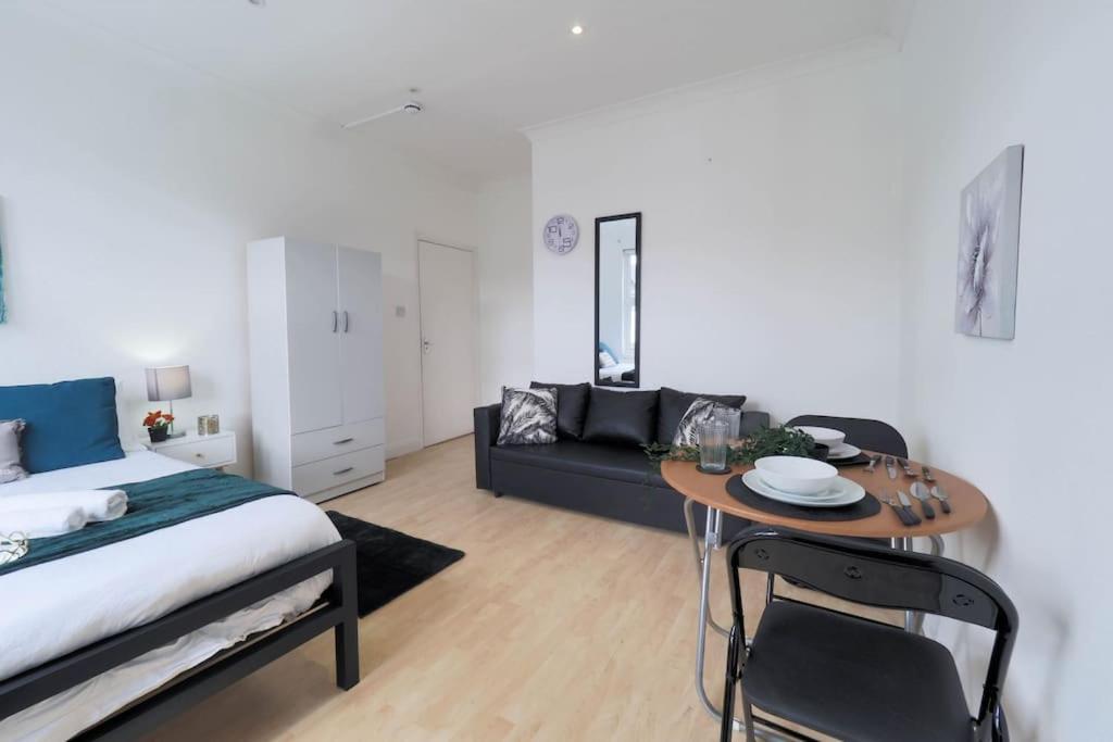 S5 Full In Kilburn With Kitchen Zone 2 Apartment *