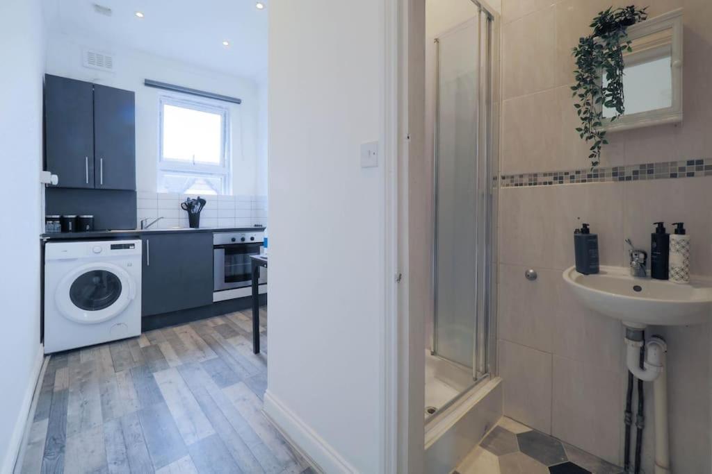 S5 Full In Kilburn With Kitchen Zone 2 Apartment London