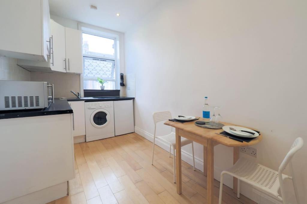 S3 Full In Kilburn With Kitchen Zone 2 London