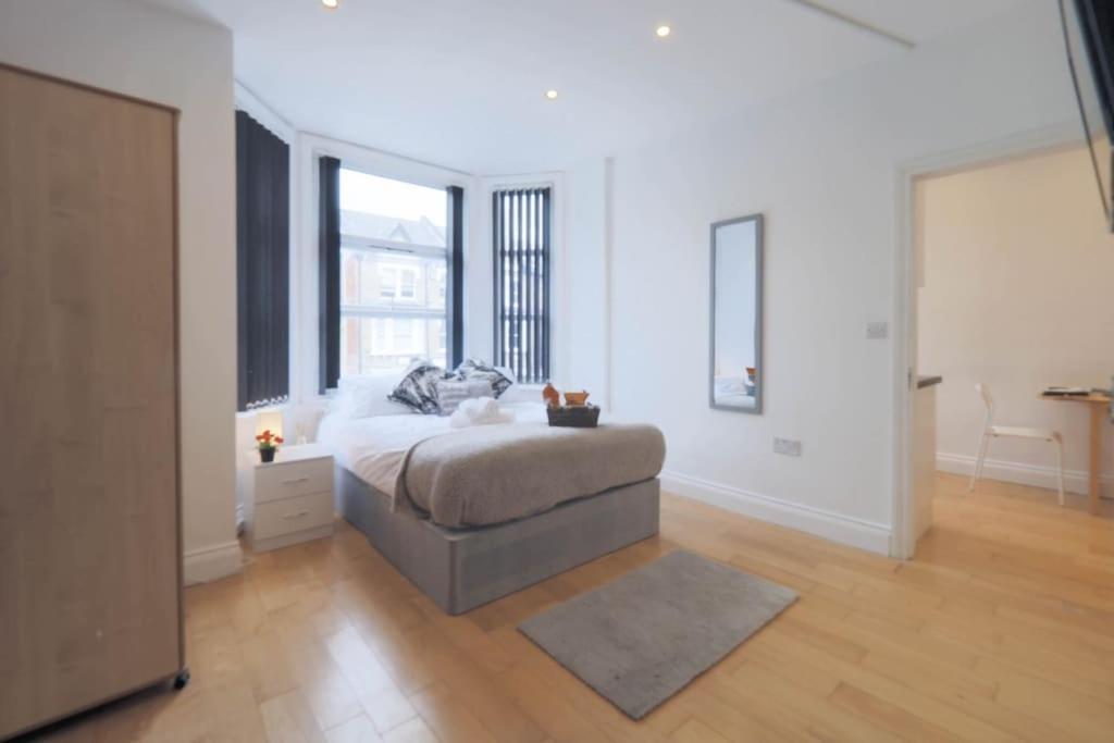 S3 Full In Kilburn With Kitchen Zone 2 * London