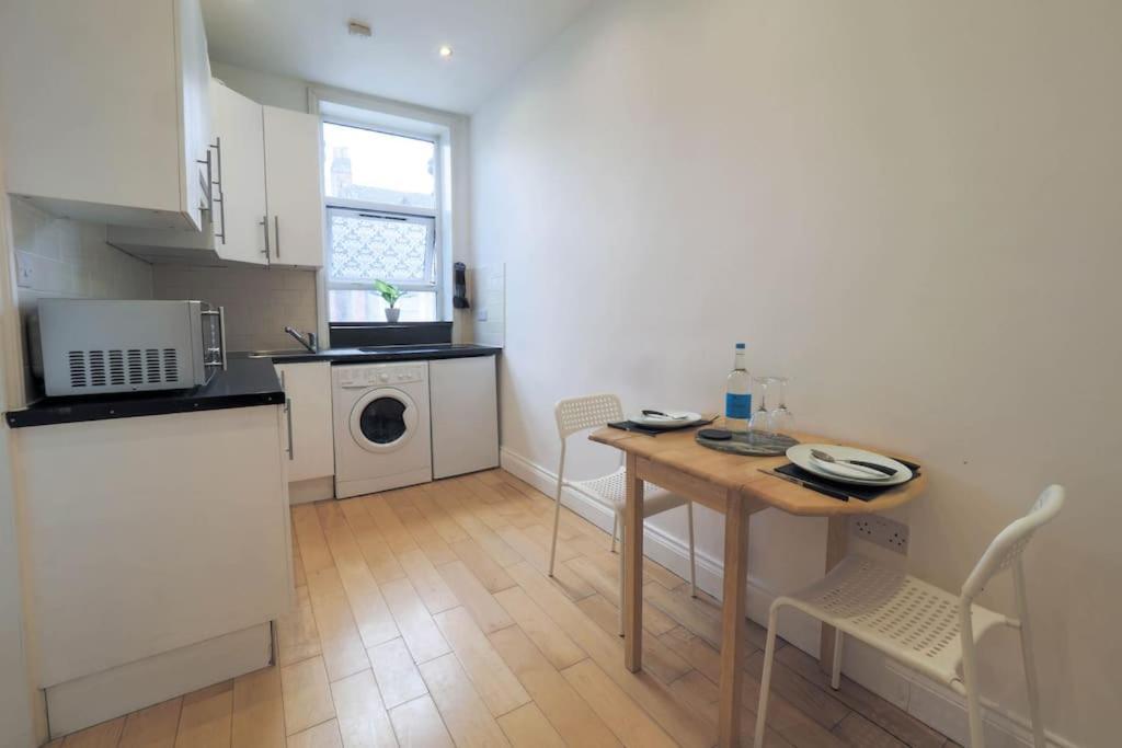 S3 Full In Kilburn With Kitchen Zone 2 * London