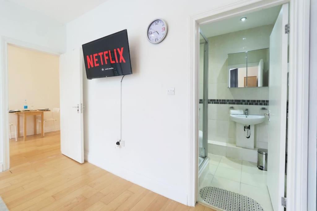 S3 Full In Kilburn With Kitchen Zone 2 Apartment *