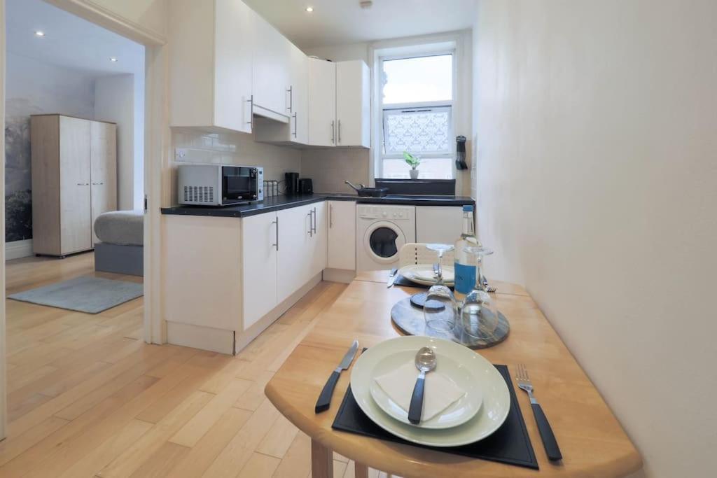 S3 Full In Kilburn With Kitchen Zone 2 London