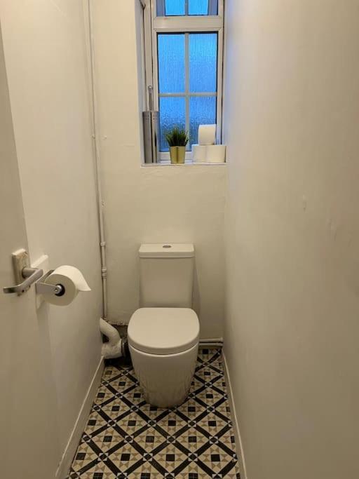 Entire 2 Bed Flat In *