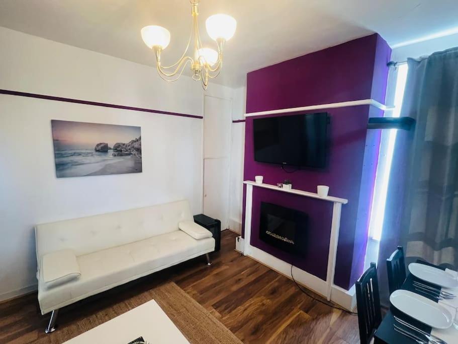 Entire 2 Bed Flat In