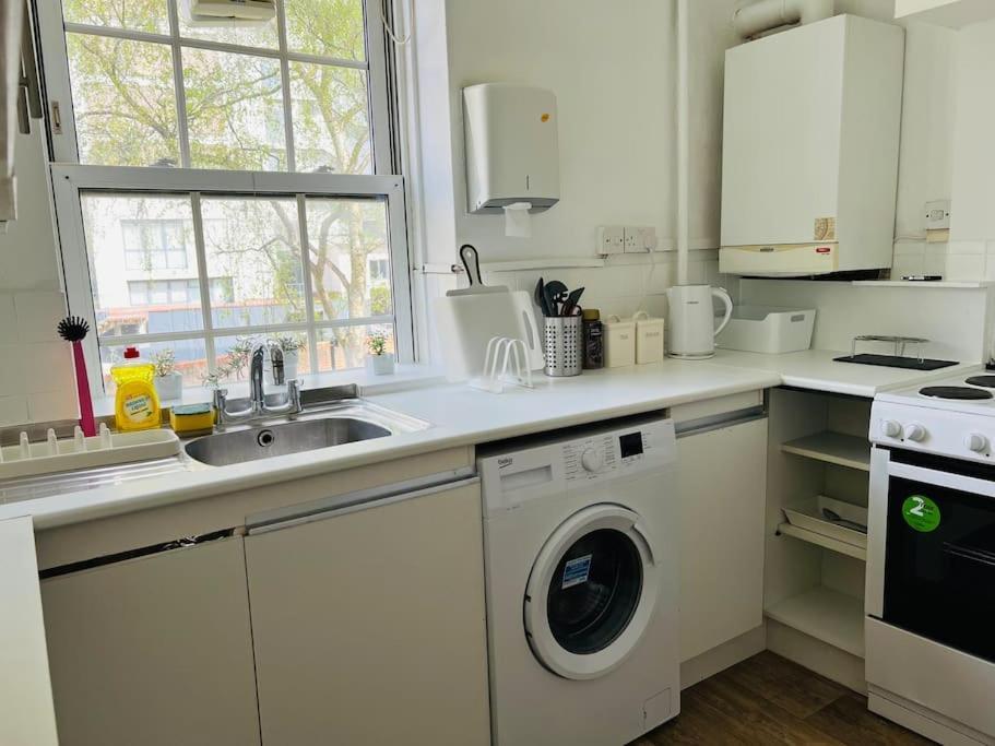 Leilighet Entire 2 Bed Flat In London