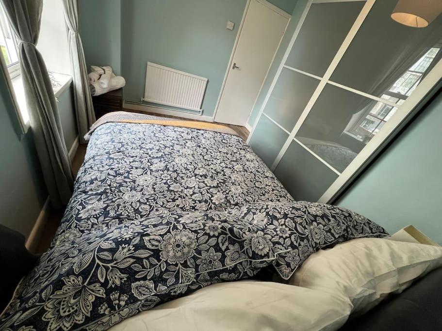 Entire 2 Bed Flat In *