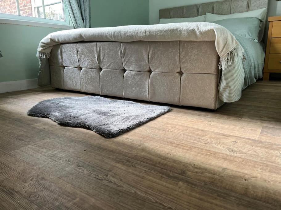 Entire 2 Bed Flat In *