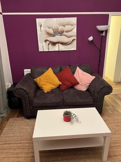 Entire 2 Bed Flat In *