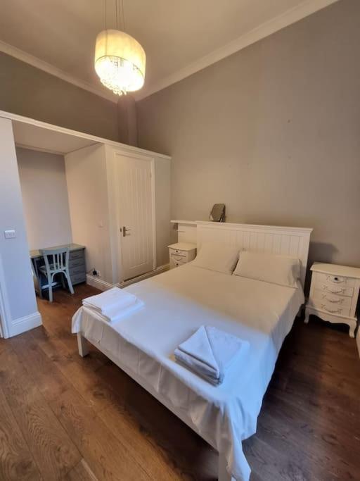 Earls Ct With Terrace Apartment *