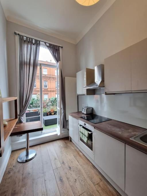 Earls Ct With Terrace Apartment