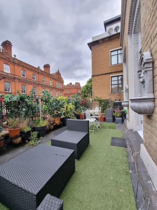 Apartment Earls Ct With Terrace