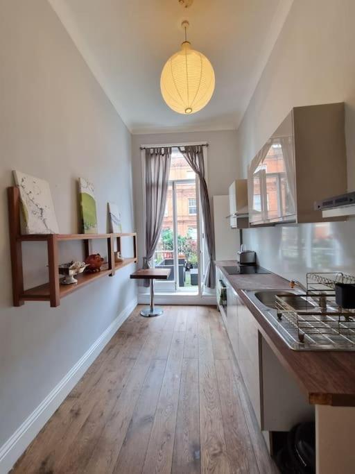 Apartment Earls Ct With Terrace London
