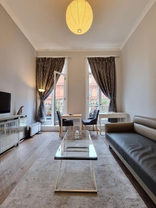 Earls Ct With Terrace Apartment *