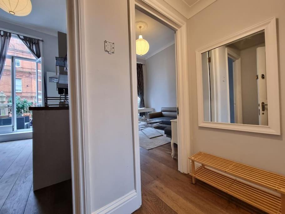 Earls Ct With Terrace Apartment London