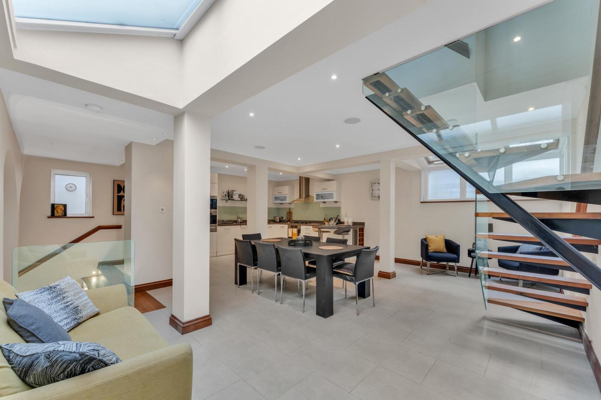 3-bed Grand Triplex In Westminster Appartement