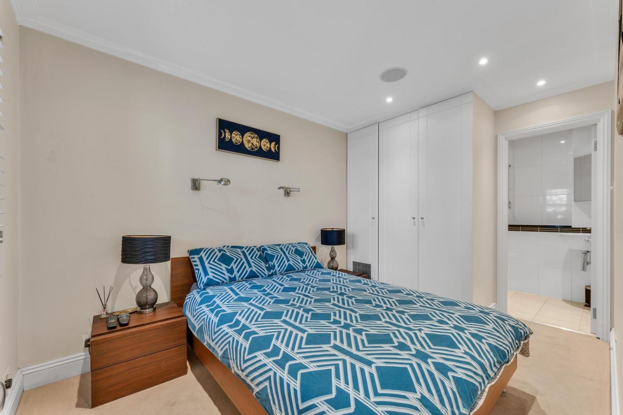 3-bed Grand Triplex In Westminster * Londen