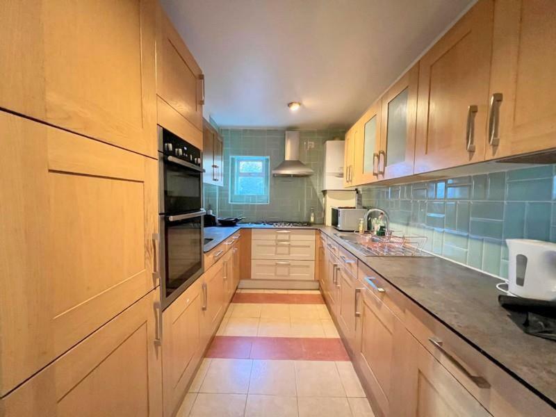 Central Acton House * Londen