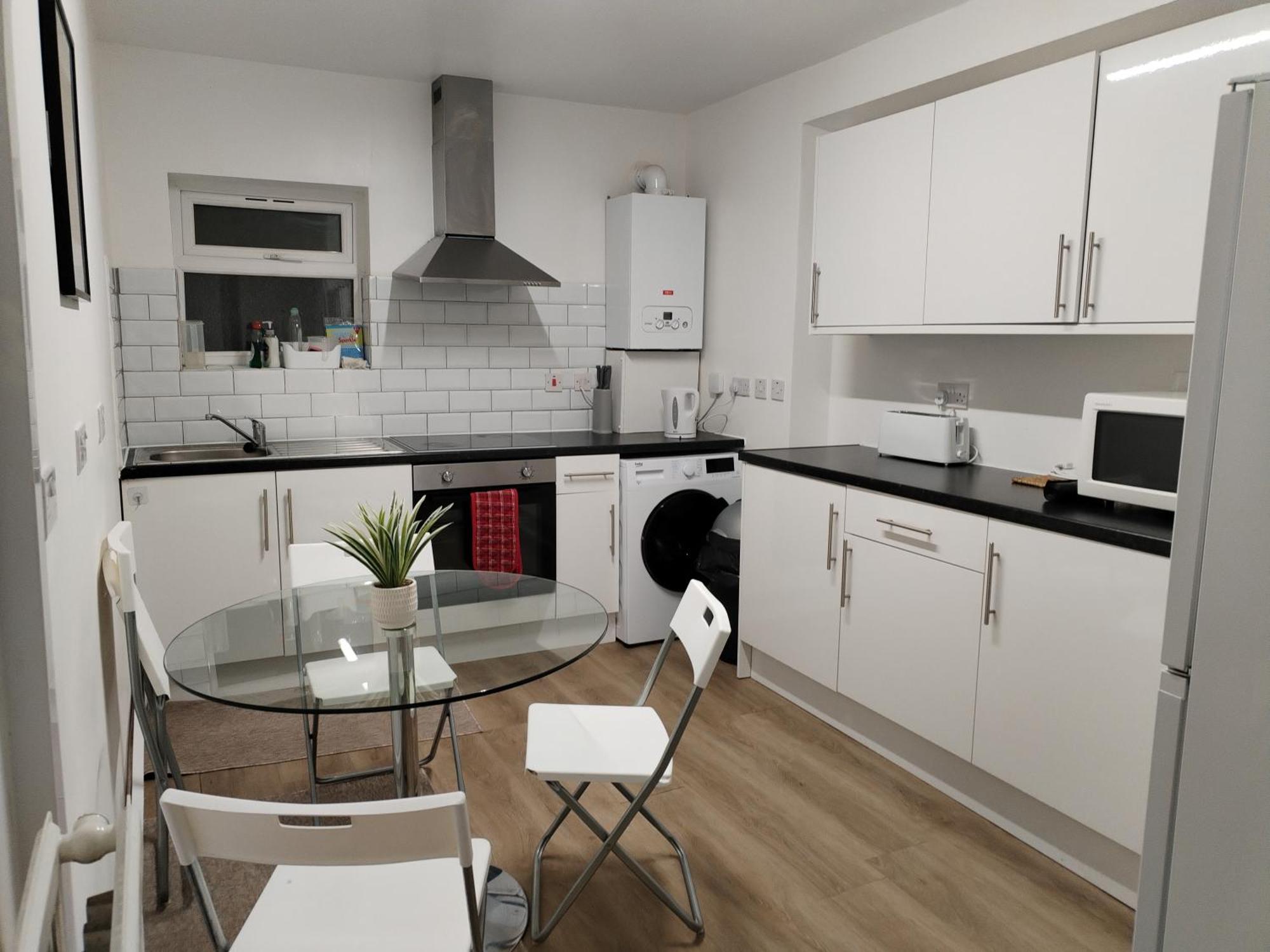 Cosy Near E1 Ferienhaus London