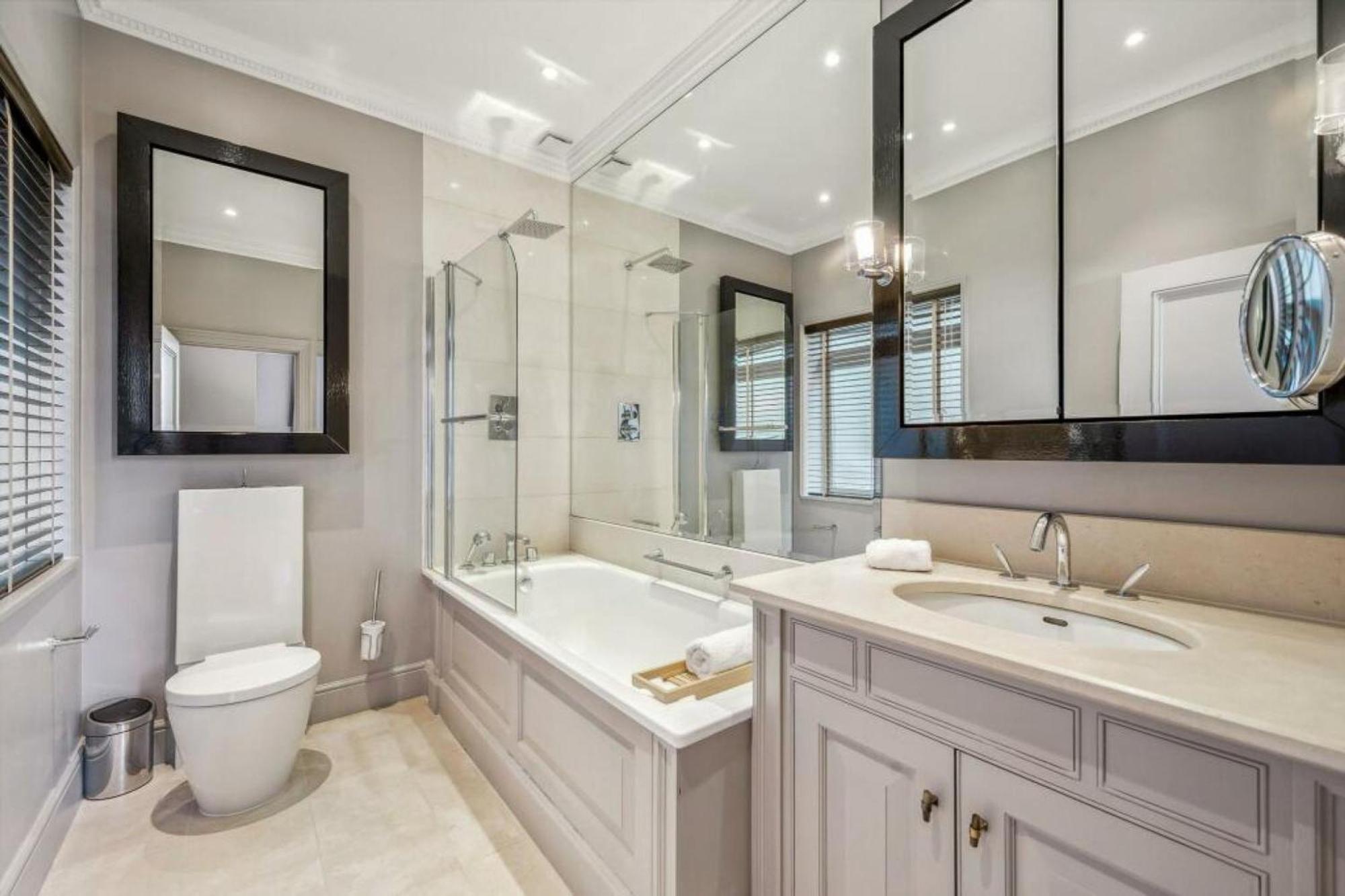 Knightsbridge Flat 3 Bed Apartment London