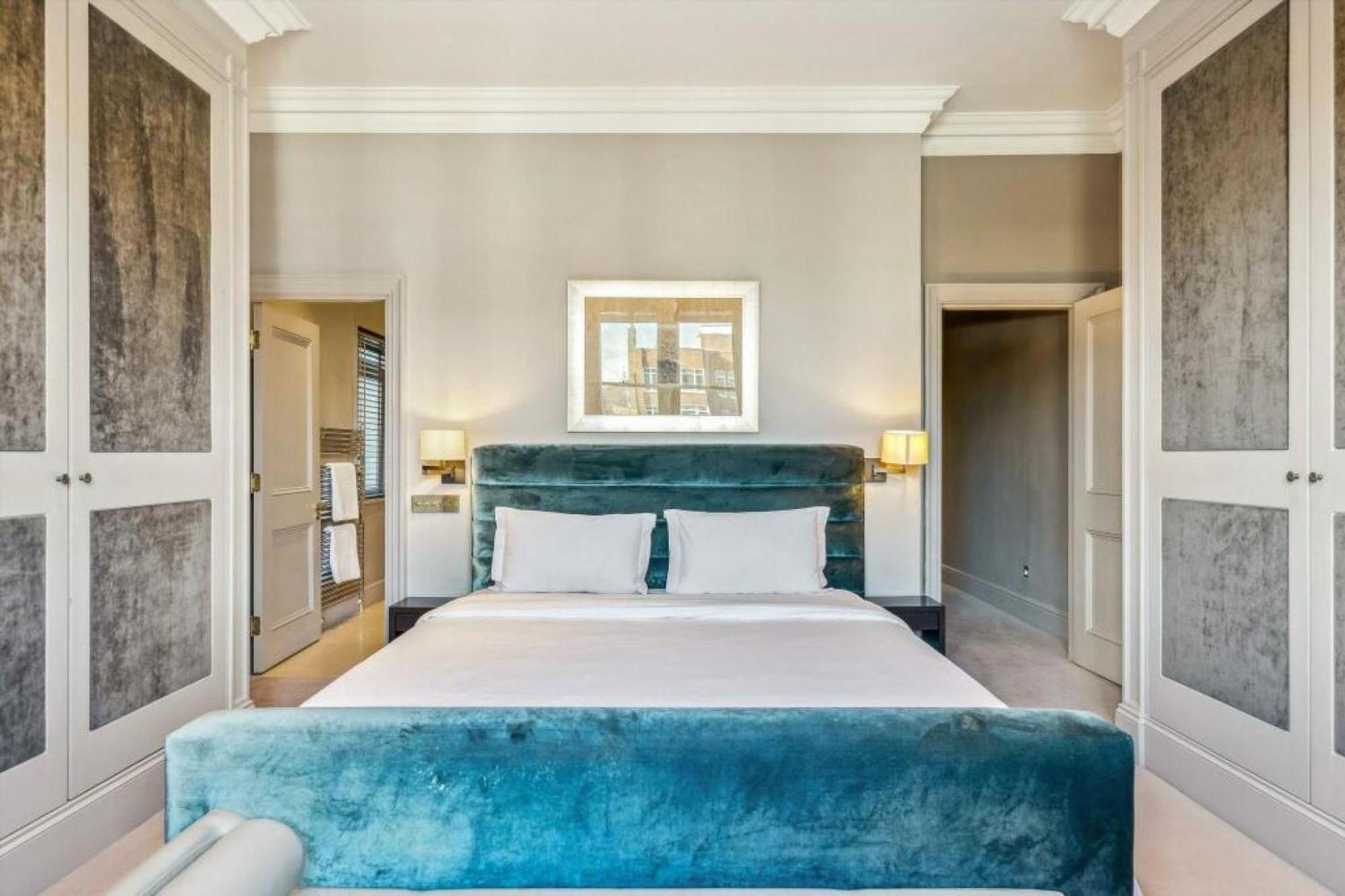 Knightsbridge Flat 3 Bed Apartment