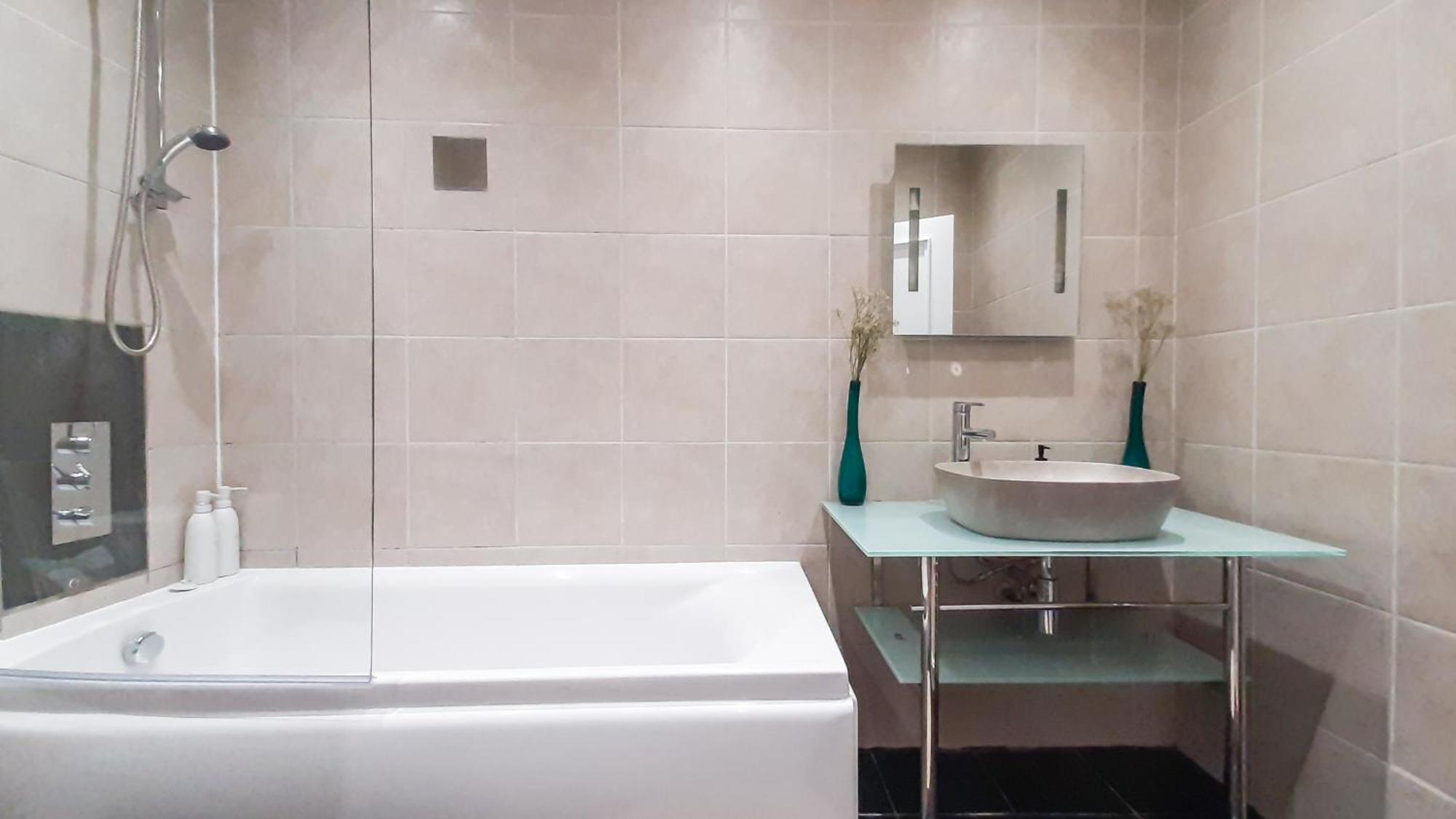 Enchanting 3 Bedroom Flat Apartment *