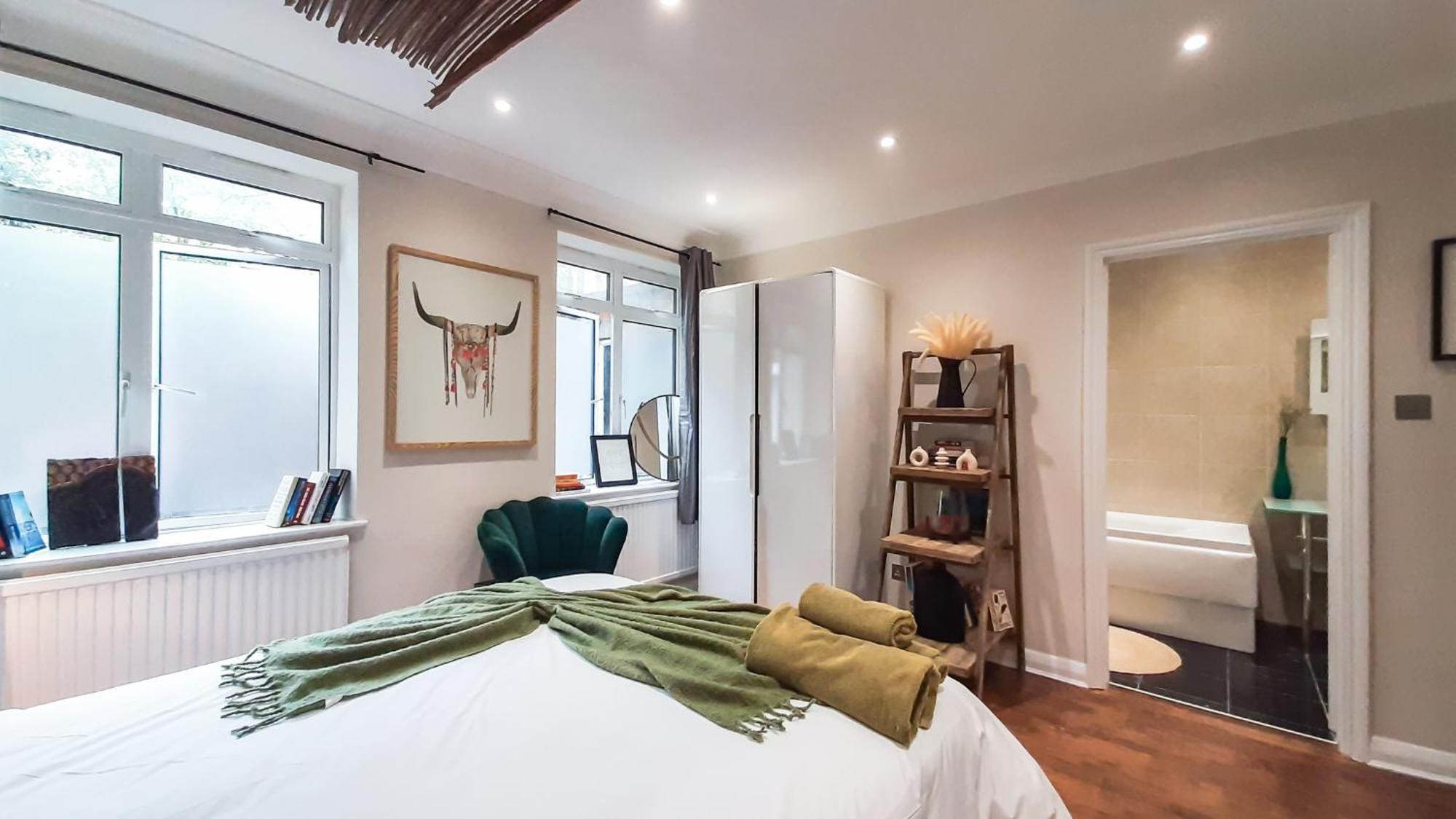 Enchanting 3 Bedroom Flat London