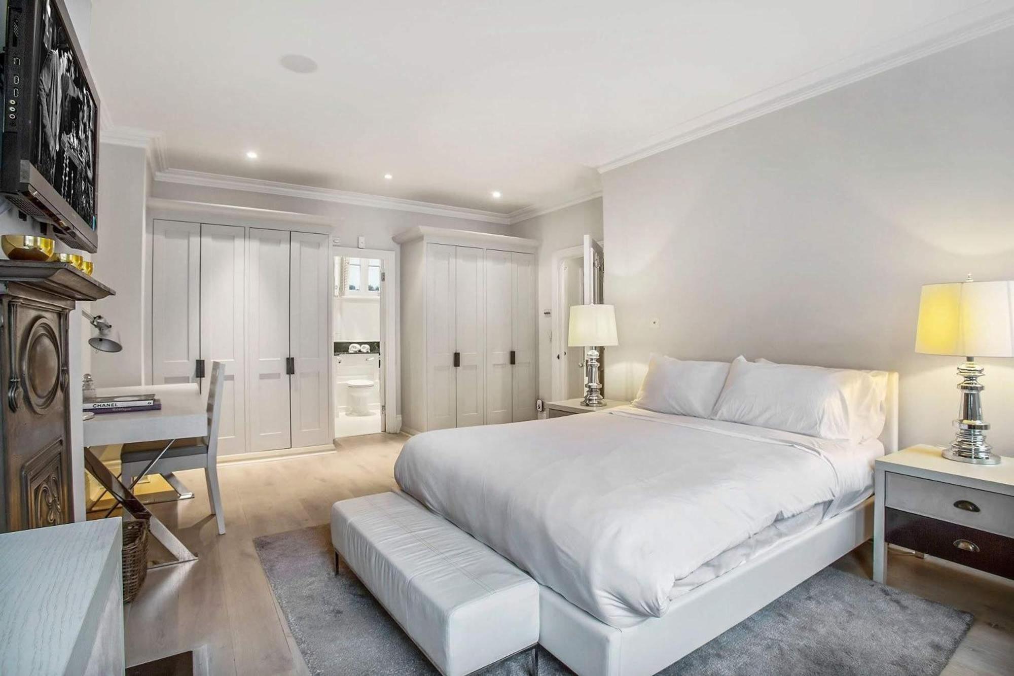 White House Mews * London