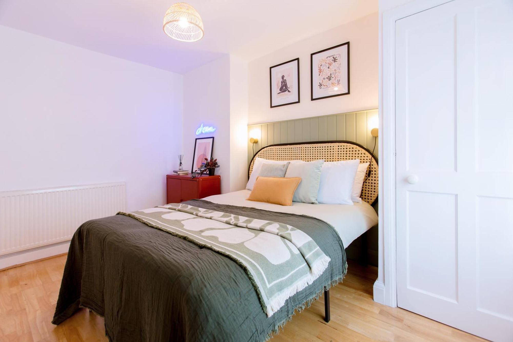 3-bed House - Next To Olympic Park & Westfield * Londen