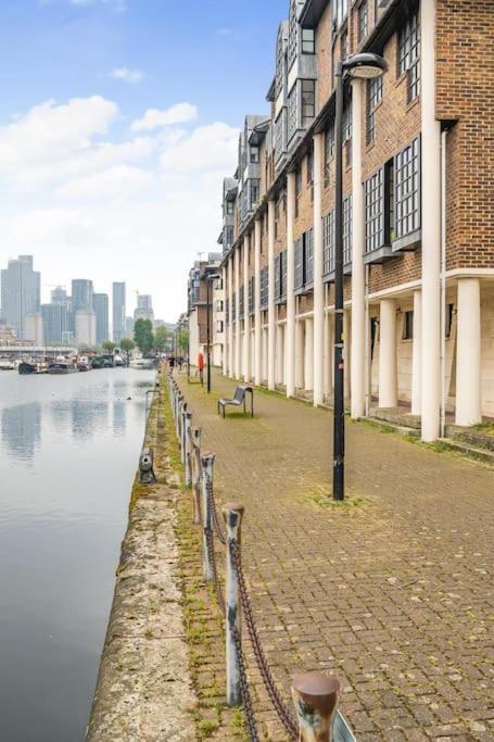 Modern 3 Bedroom, 3 Bathroom, Parking, River View Leilighet *