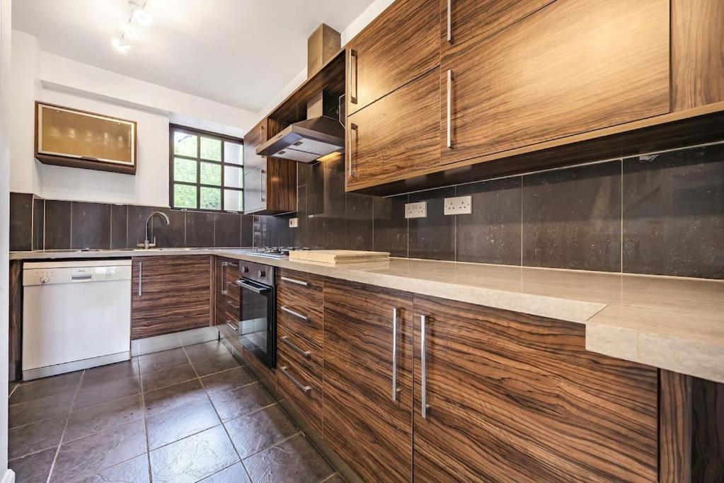 Modern 3 Bedroom, 3 Bathroom, Parking, River View Leilighet