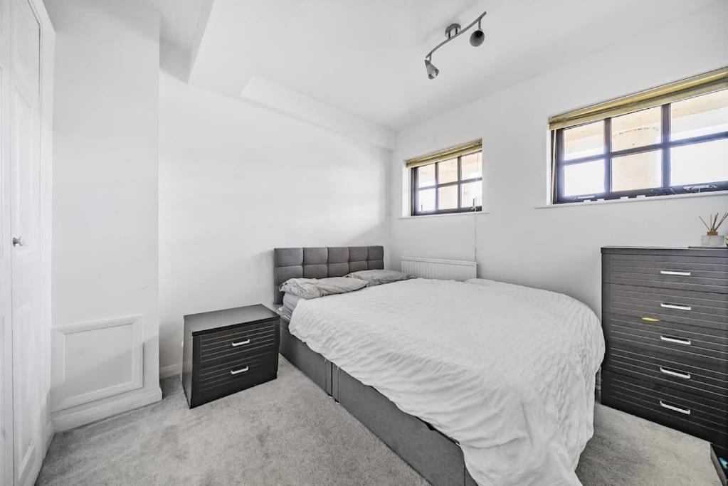 Leilighet Modern 3 Bedroom, 3 Bathroom, Parking, River View