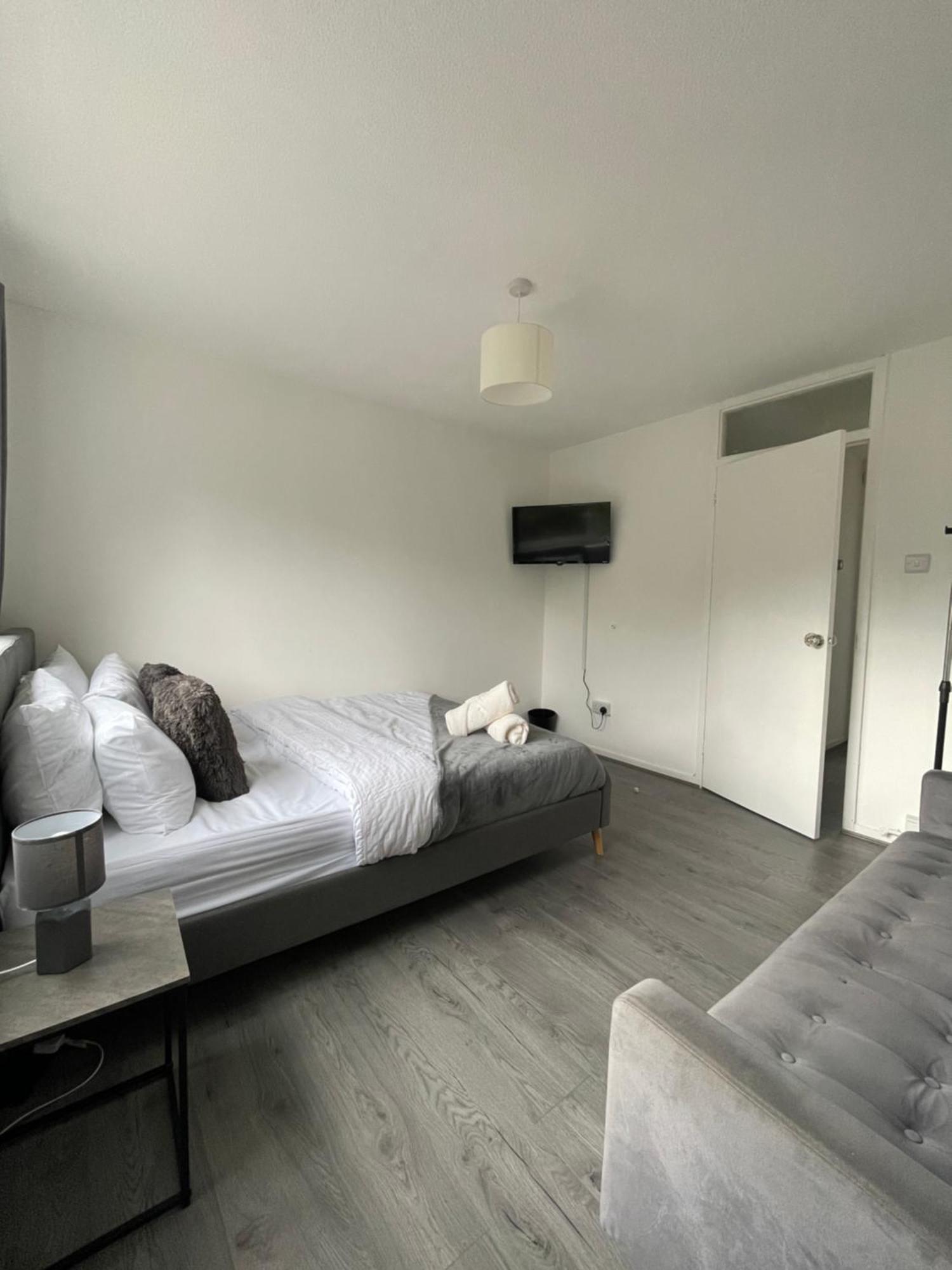 Travellers Hub Bow London