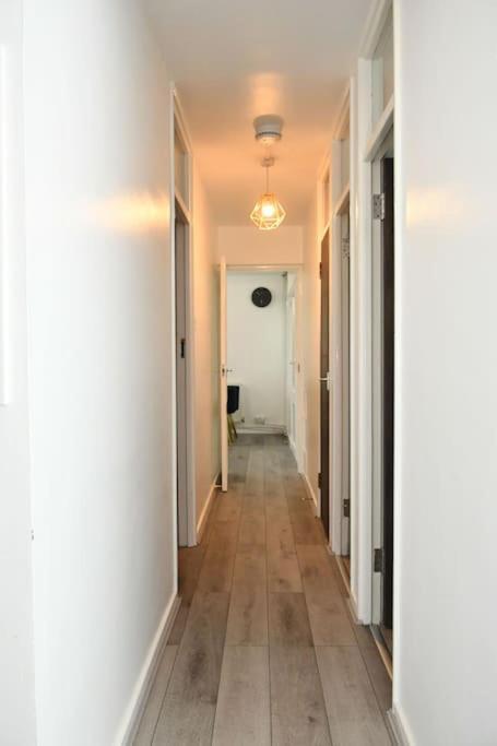 Apartment Away From London