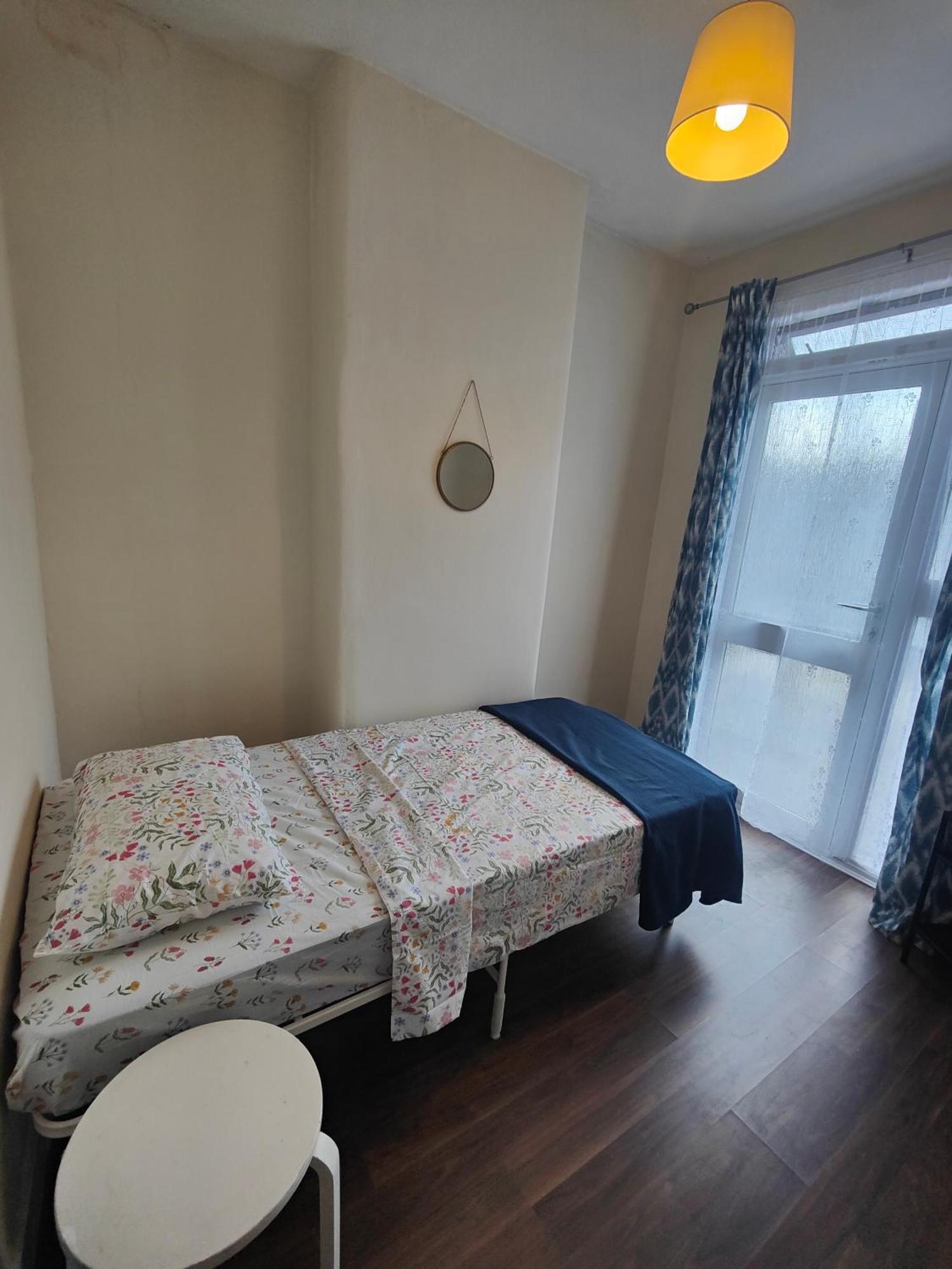 The Single Cosy Lane Guest house *