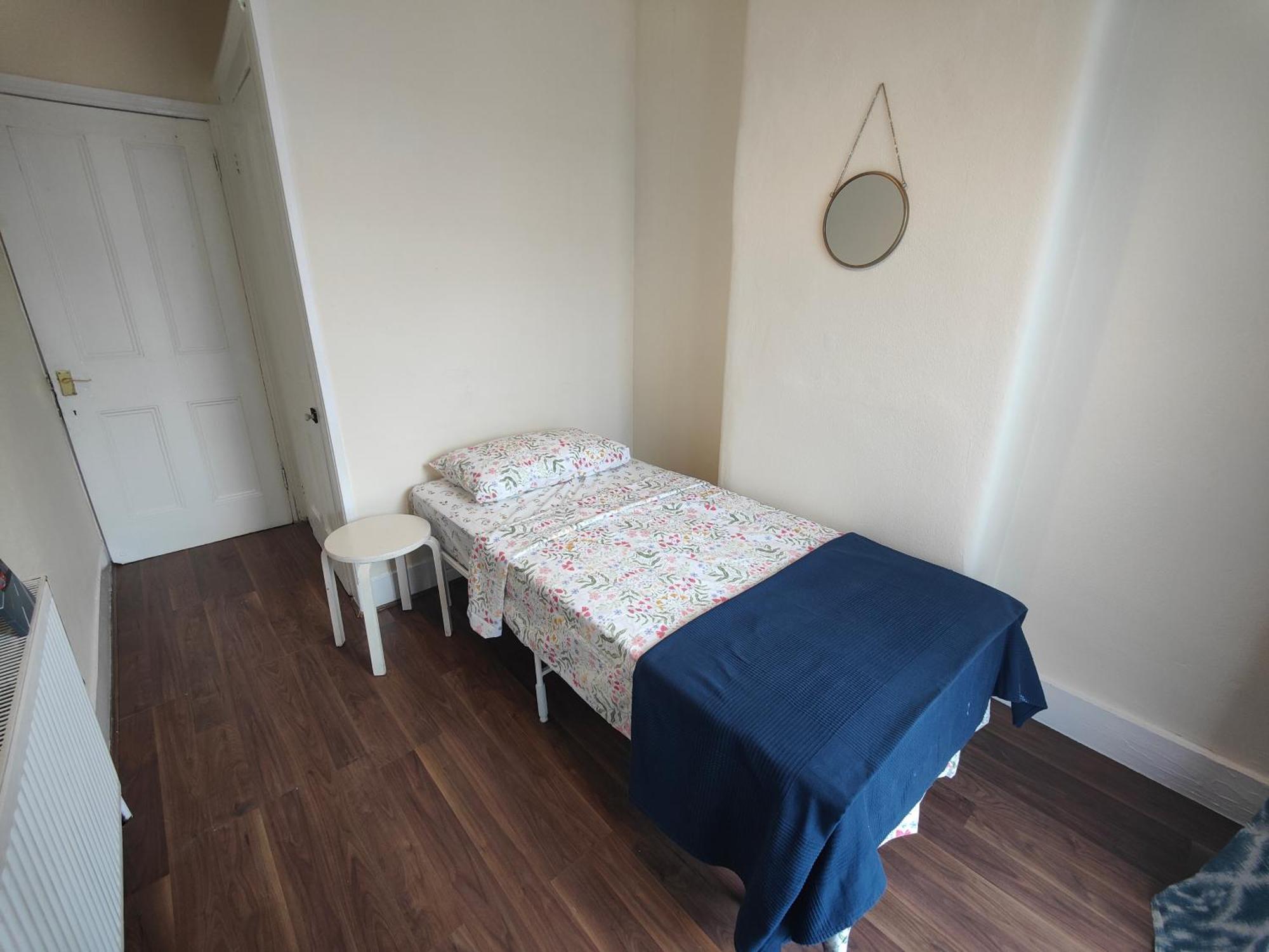 The Single Cosy Lane Guest house London