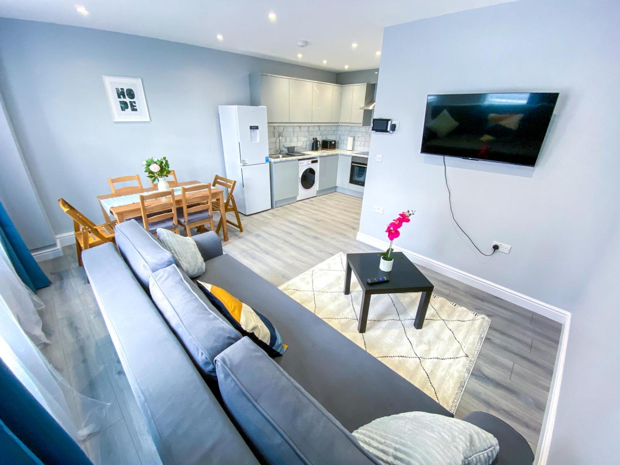 Modern 1-bedroom Flat, 5 Guest, - F2 * Londen