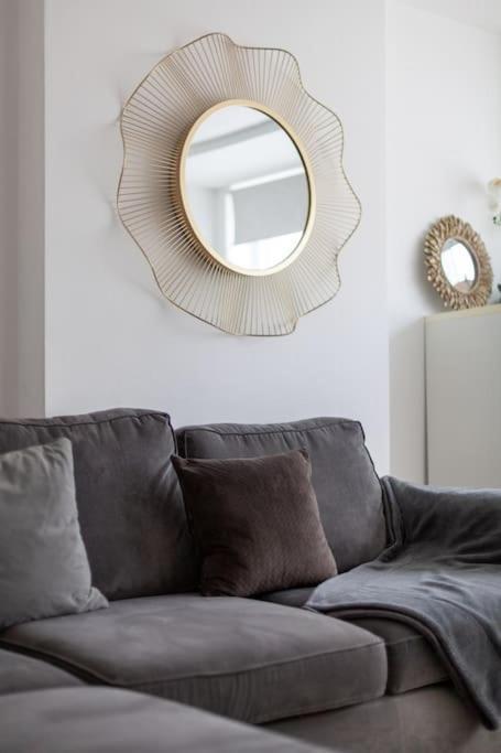 Spacious & Chic 3-bed House Near Central Apartment *