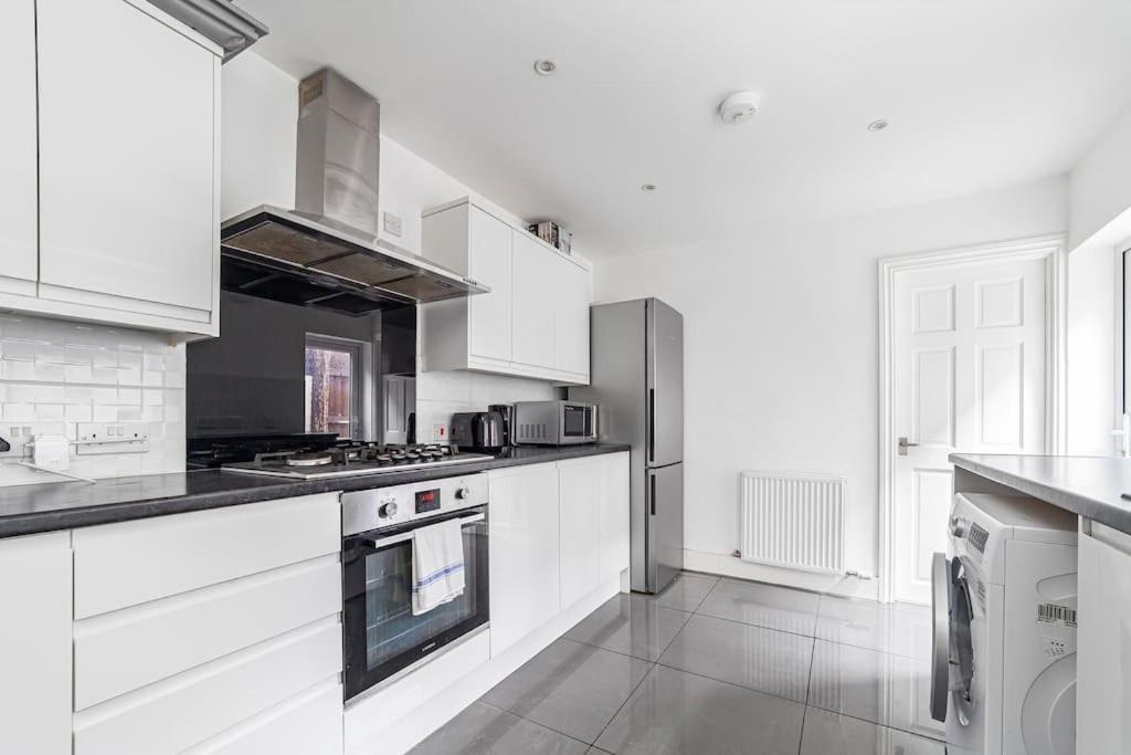 Apartment Spacious & Chic 3-bed House Near Central *