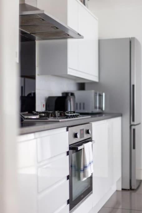 Spacious & Chic 3-bed House Near Central *