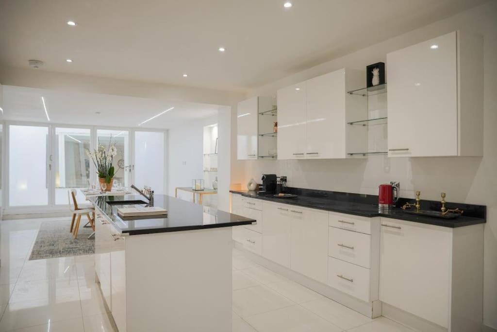 The Prestigious With Modern Elegance Apartment London