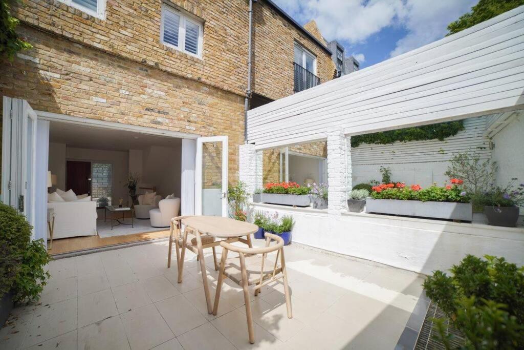 The Prestigious With Modern Elegance London