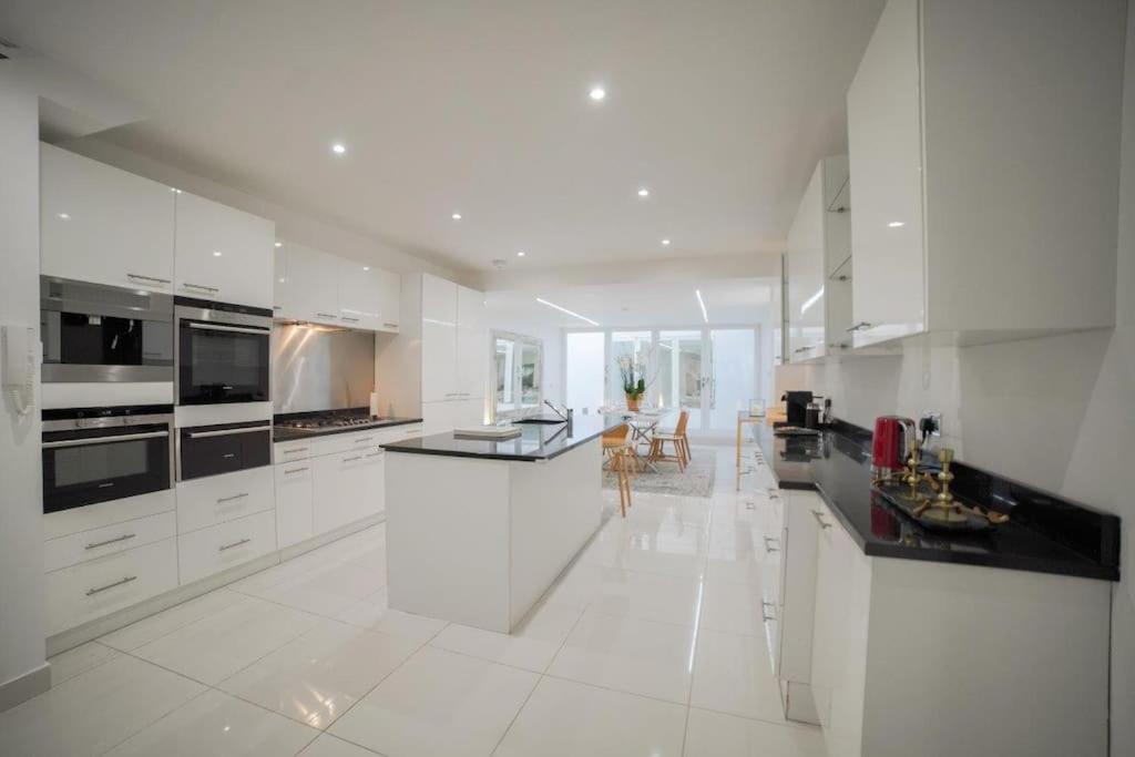 The Prestigious With Modern Elegance Apartment *