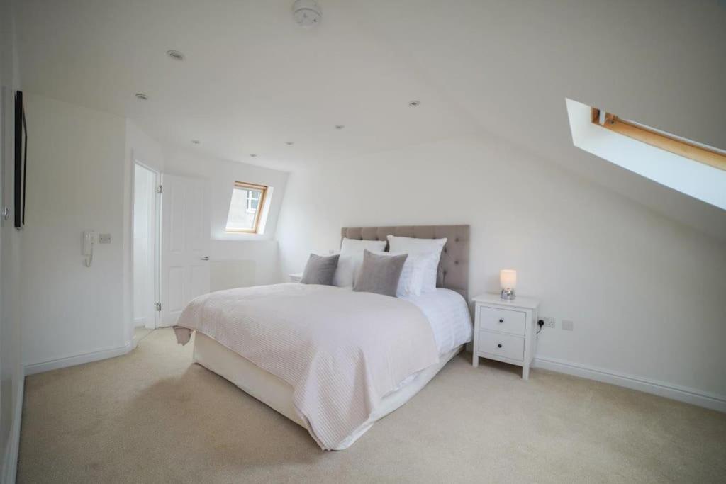 The Prestigious With Modern Elegance Apartment *