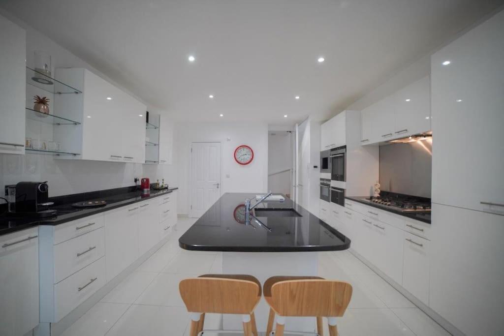 The Prestigious With Modern Elegance Apartment London