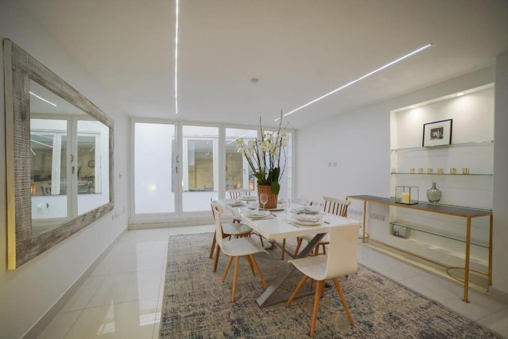 The Prestigious With Modern Elegance Apartment *