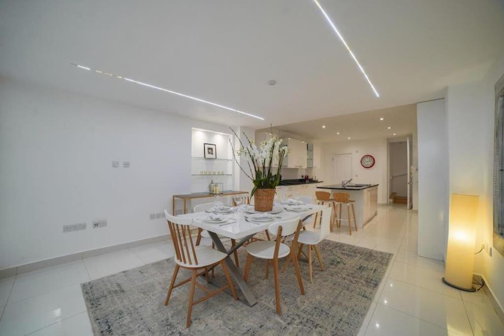 The Prestigious With Modern Elegance Apartment London