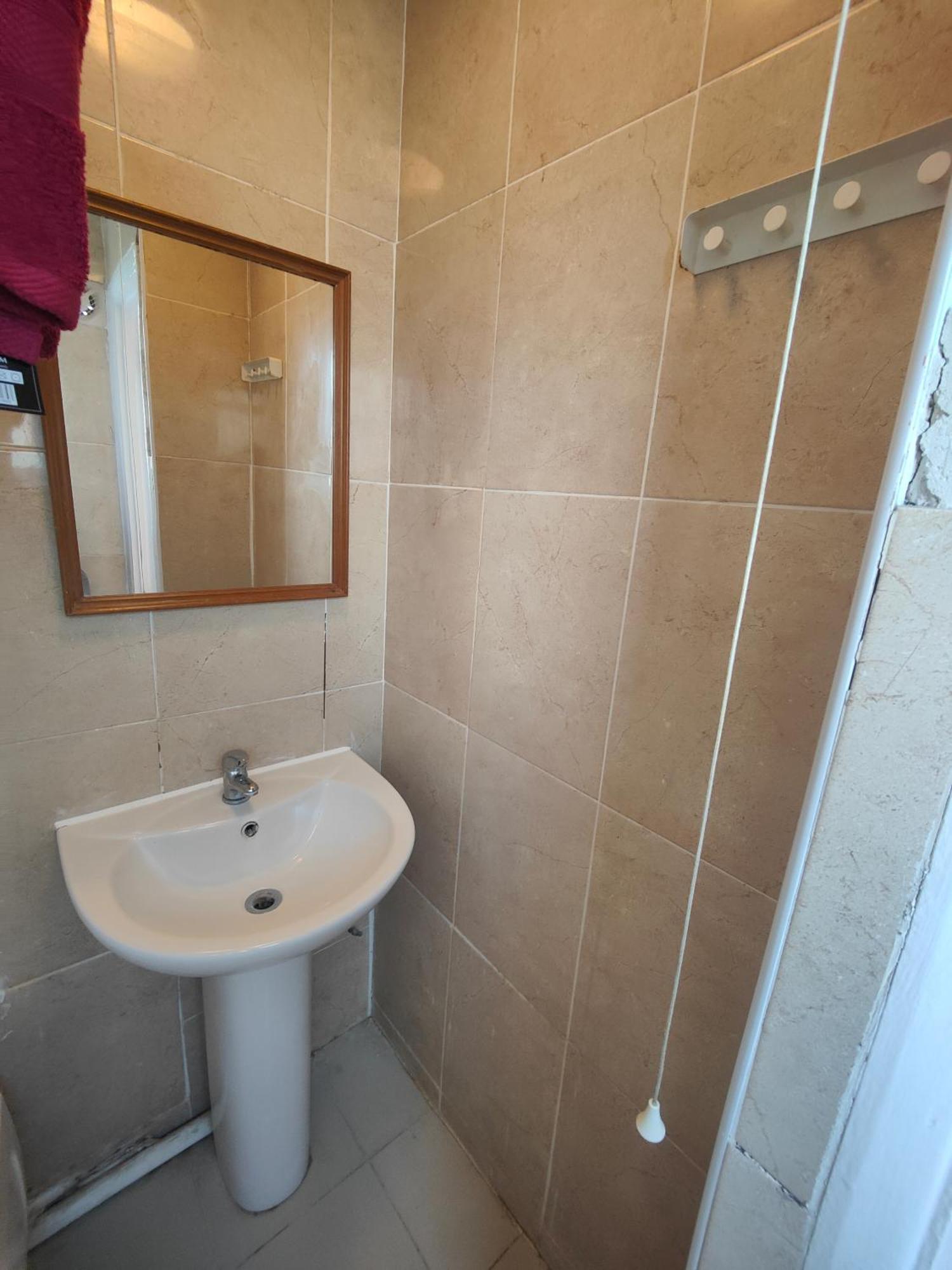 Charming Double Bed Retreat Guest house London