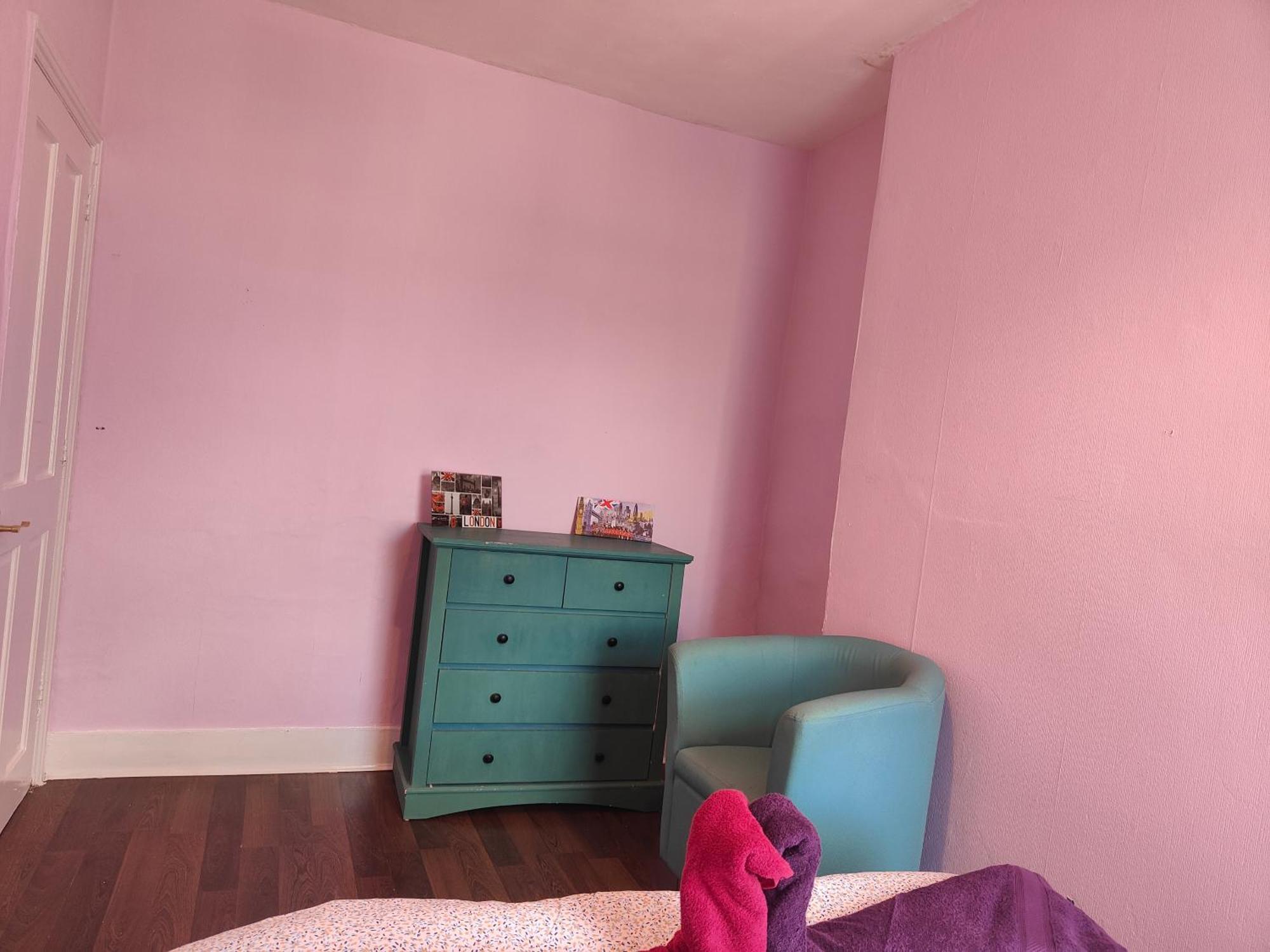 Charming Double Bed Retreat London