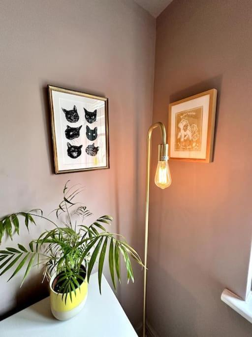 Stylish 2 Bed In Perfect East Location London